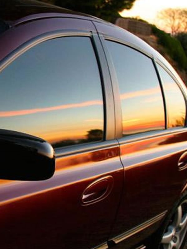 insulfilm automotivo de proteção solar instalado em carro curitiba